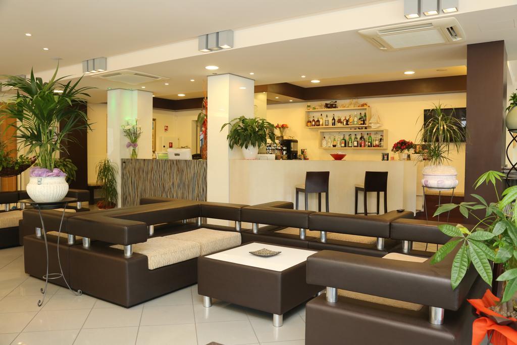 Hotel Ambra Cesenatico Exterior photo